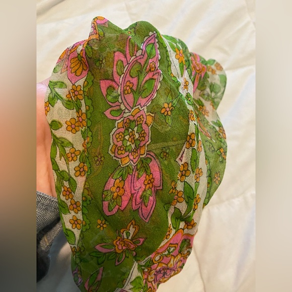 Dainty
Vintage
Japanese
100% Silk
Endless scarf
.
.
.
.
.
#vintage #60s #70s - Picture 2 of 5